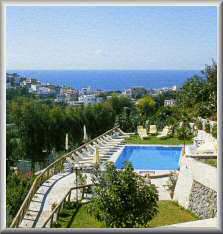 Foto panoramica della piscina con il mare sullo sfondo - Hotel La Luna - Ischia